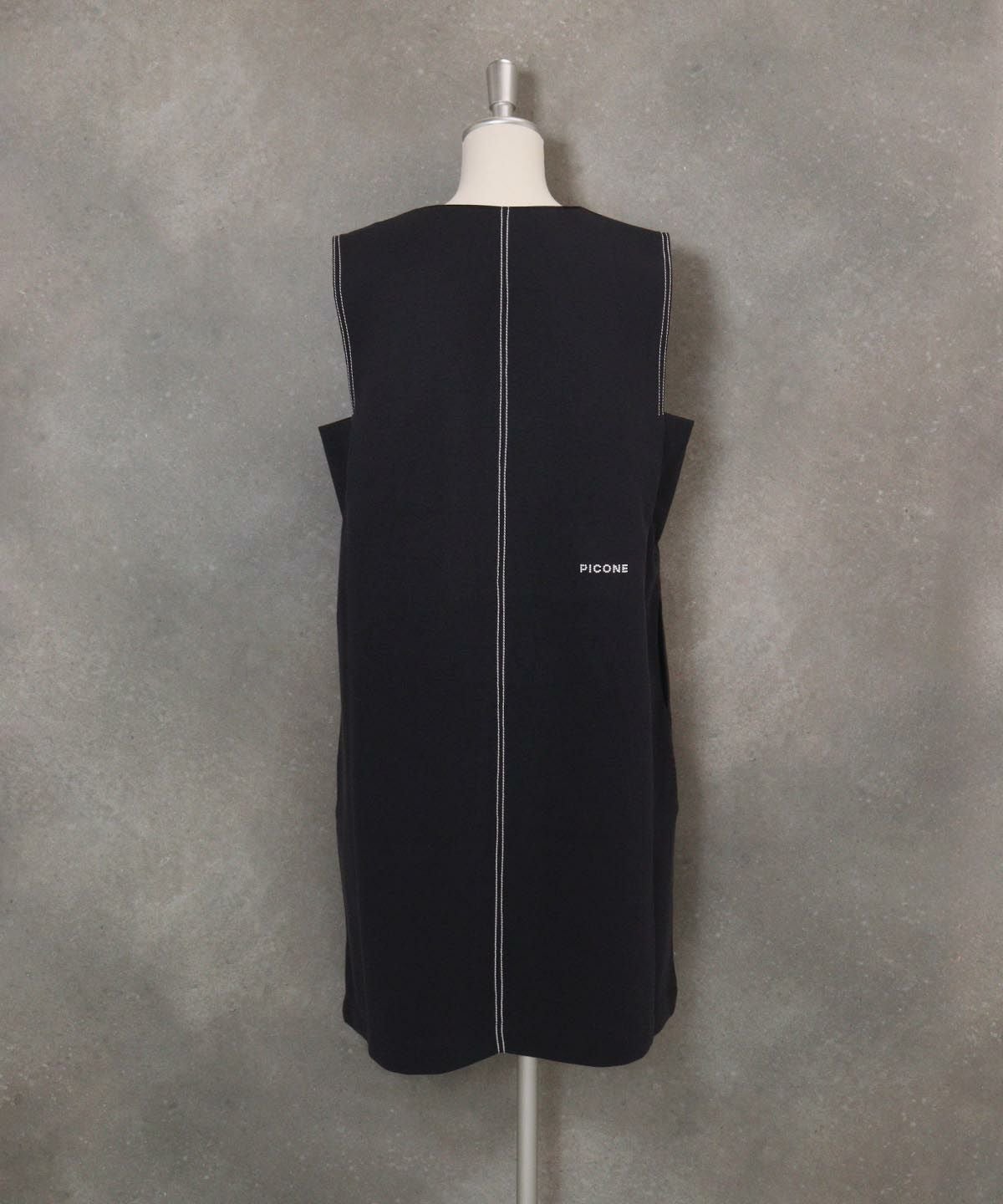 発熱保温ポンチワンピース(ネイビー)後ろ