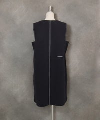 発熱保温ポンチワンピース(ネイビー)後ろ