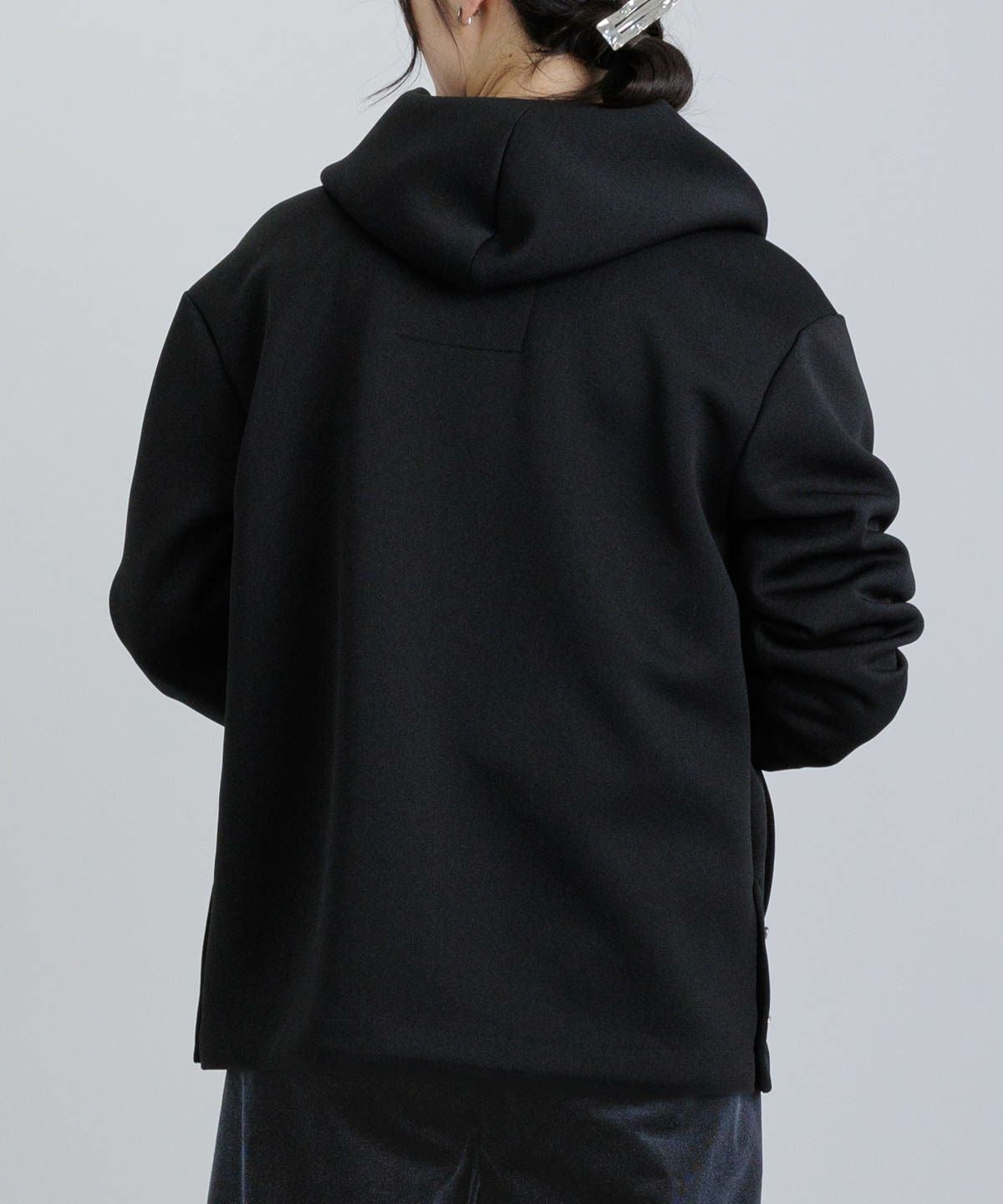 モデル着用画像（ブラック）