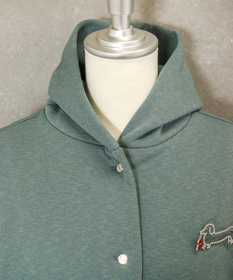 首元アップ（グリーングレー）