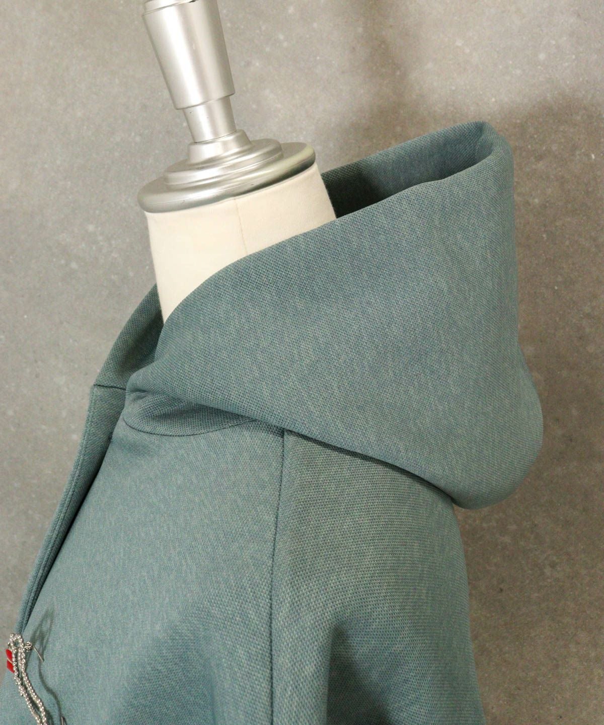 フード部分（グリーングレー）