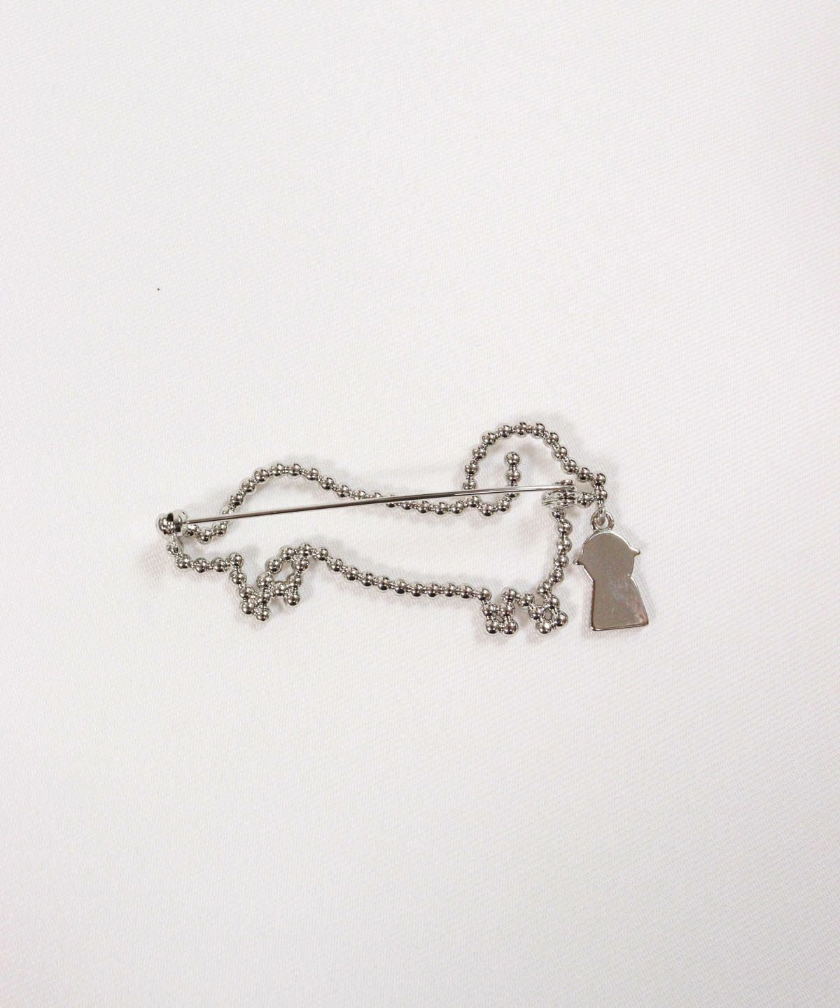 犬ブローチ裏面