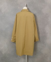 ミドル丈撥水ナイロンコート（ベージュ）後ろ