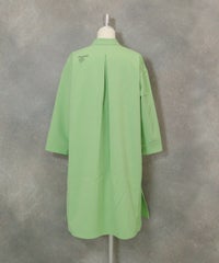 ツムギートロングブラウス（グリーン）後ろ