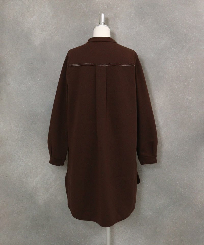 発熱保温素材ステッチブラウス(ブラウン)後ろ