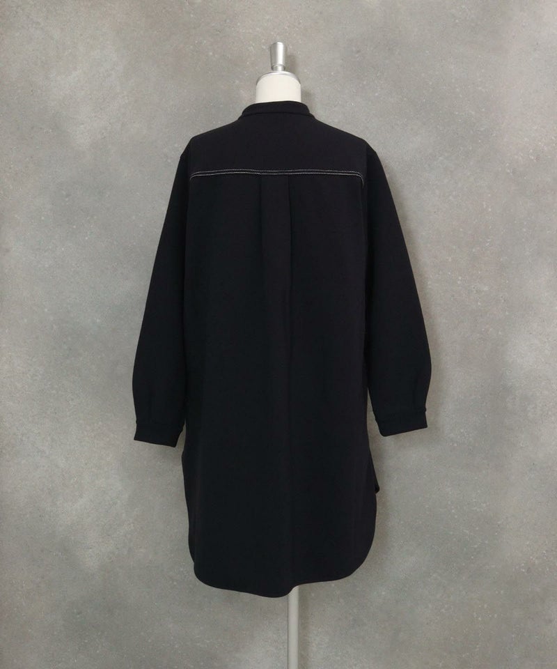 発熱保温素材ステッチブラウス(ネイビー)後ろ