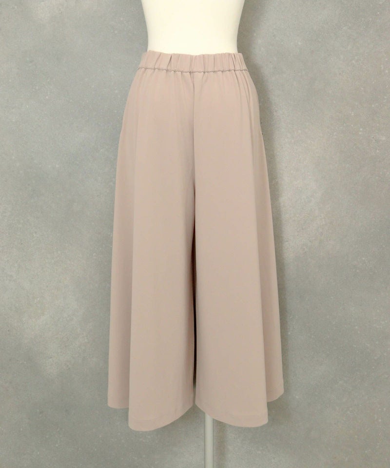 マットポンチ八分丈ワイドパンツ後（ピンクベージュ）