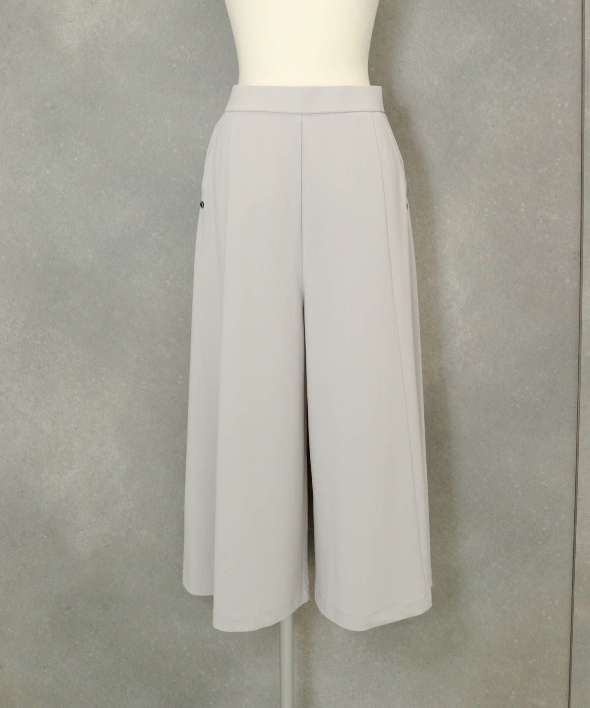 マットポンチ八分丈ワイドパンツ（ライトグレー）