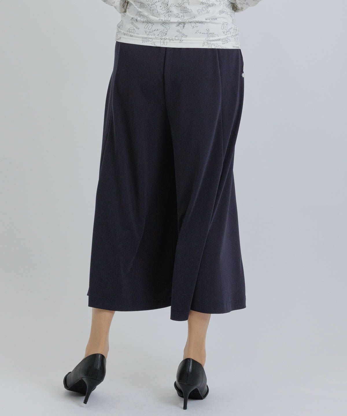 モデル着用画像（ネイビー）