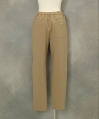 ベーシックテーパードパンツ後（キャメル）