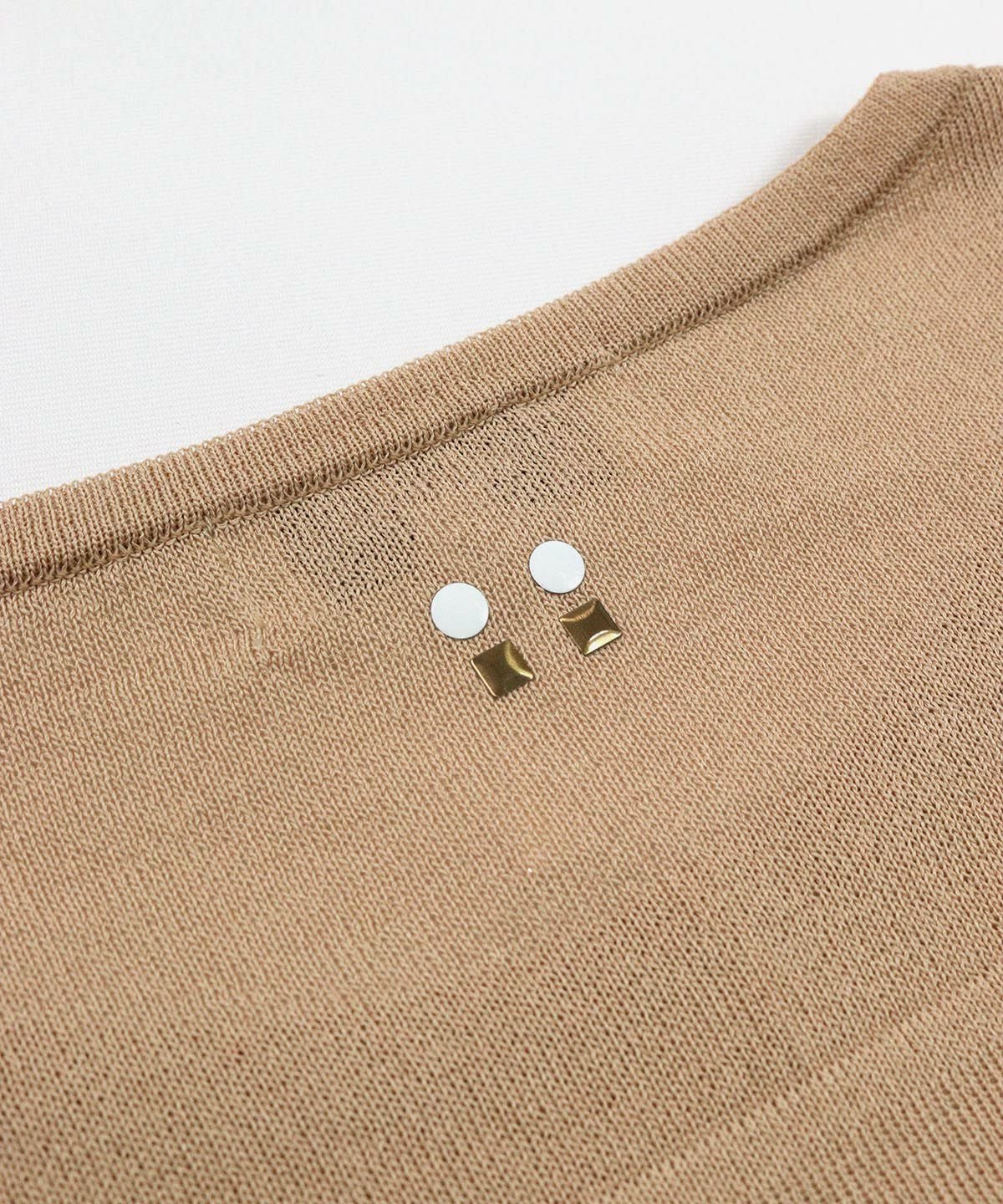 首元後ろアップ(ベージュ)