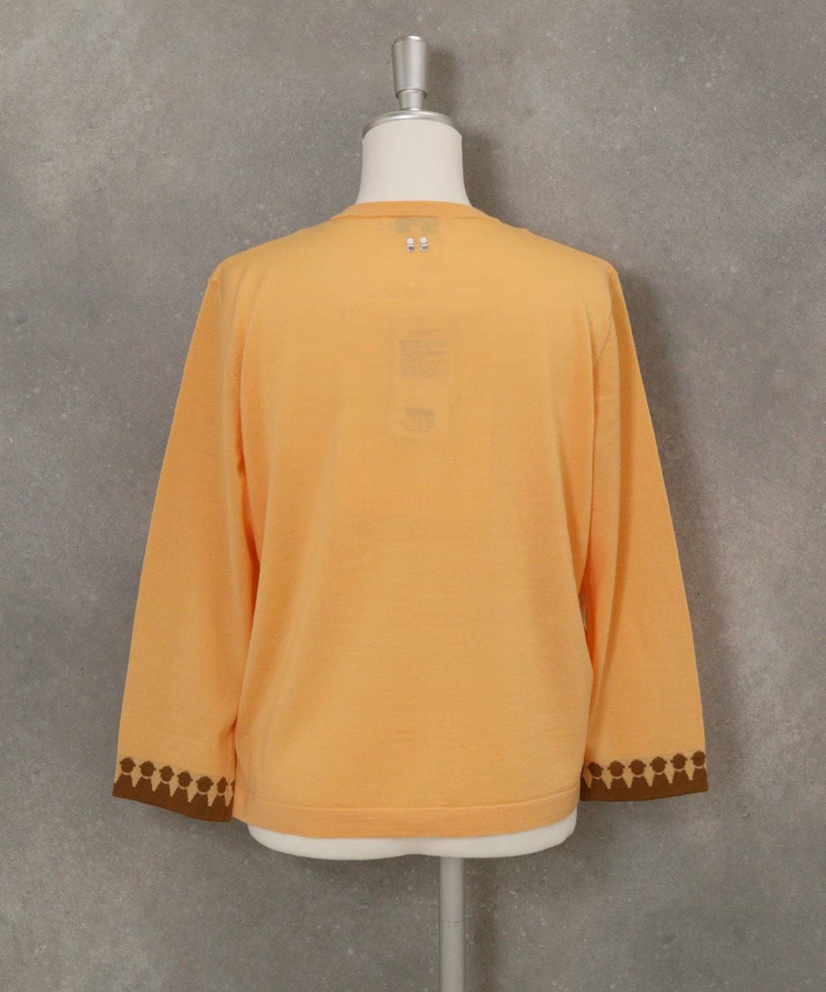 ウール100％アンサンブル風2WAYニット(ライトオレンジ)後ろ