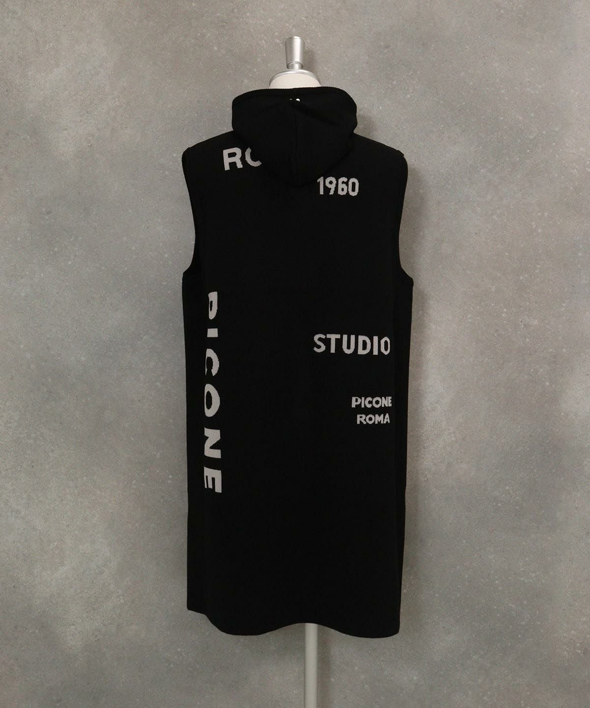 フード付ロングニットベスト(ブラック)後ろ