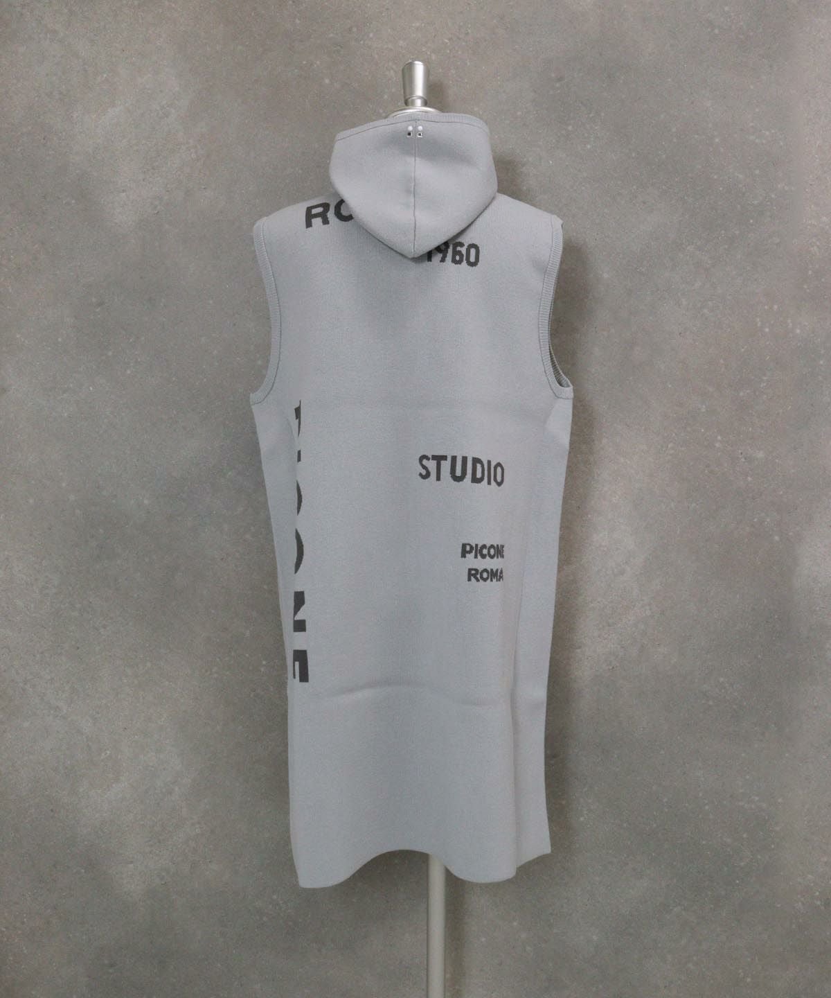 フード付ロングニットベスト(ライトグレー)後ろ