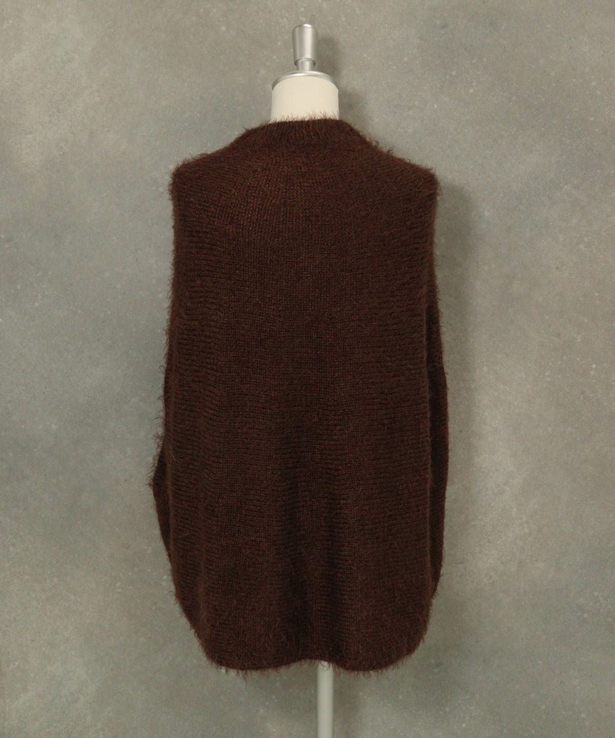 ウール混フェザーニットポンチョ後（ブラウン）