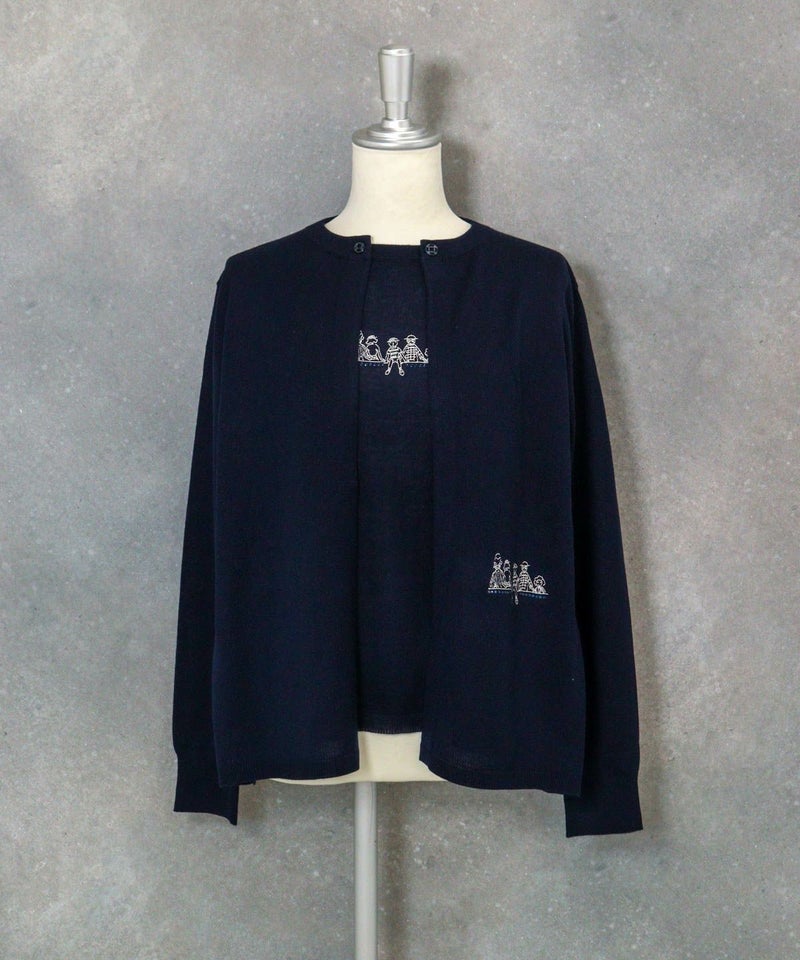 アンサンブル風2WAY刺繍ニット（ネイビー）