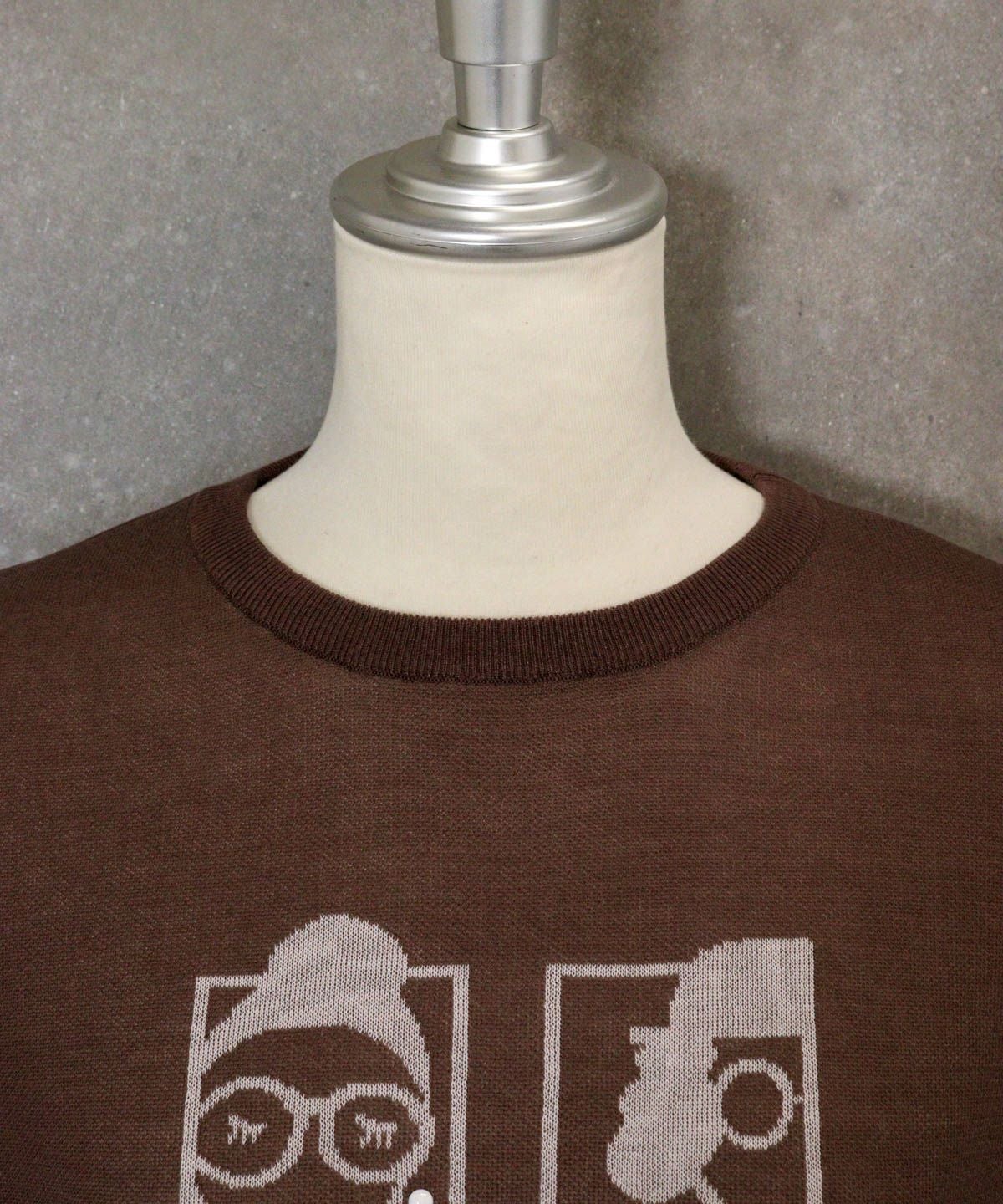 首元アップ（ブラウン）