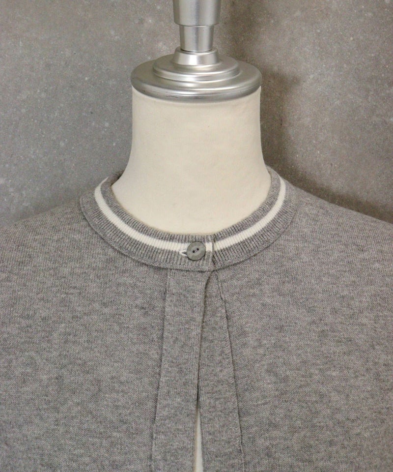 首元アップ（グレー）