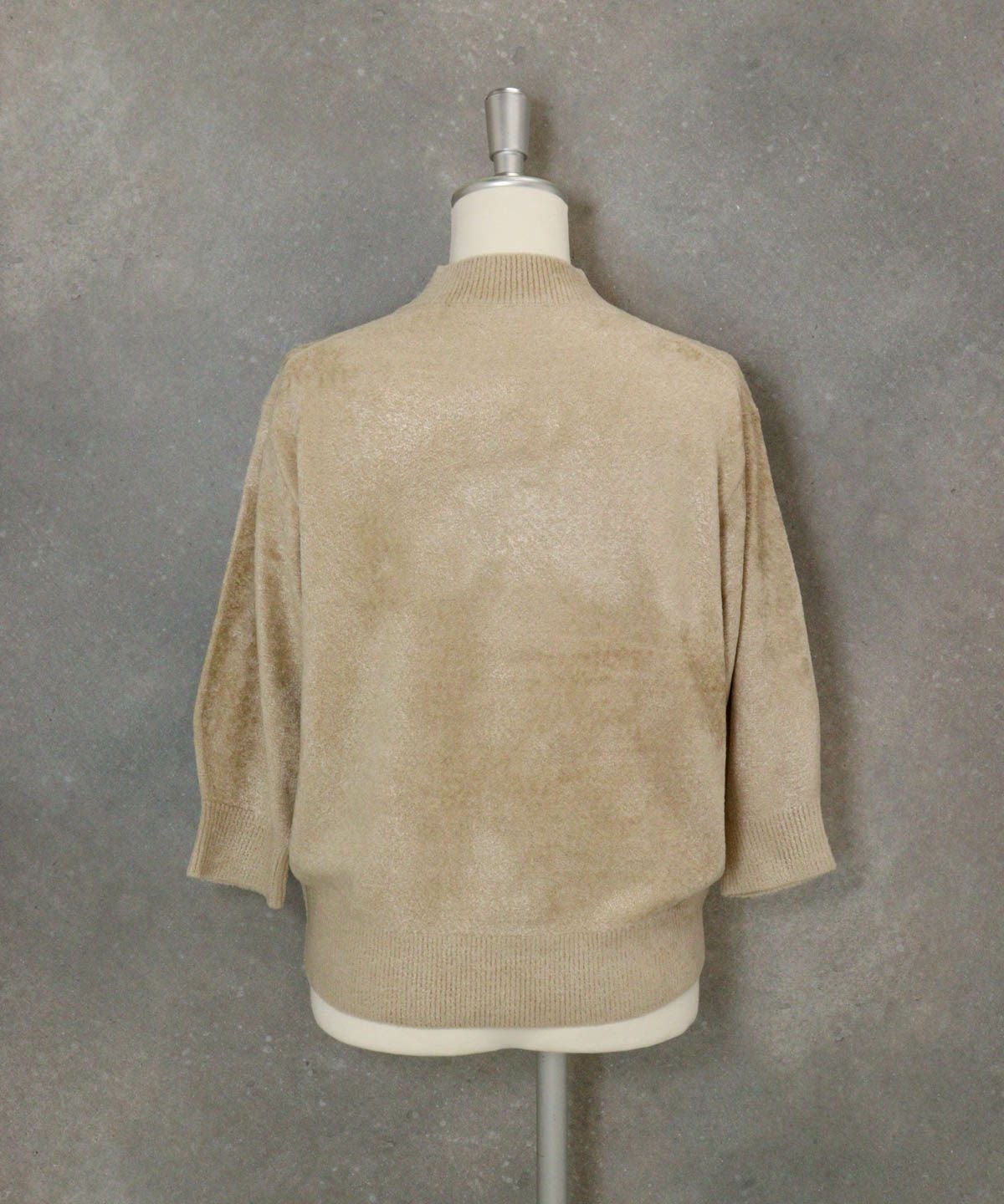 七分袖モールニット後ろ（ベージュ）