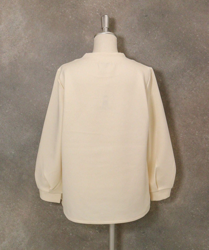 イラスト刺繍ダンボールプルオーバー後ろ（ホワイト）