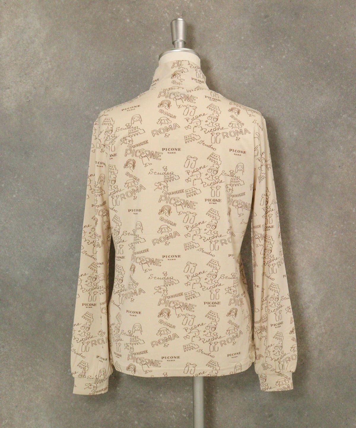 総柄ハイネックプルオーバー後ろ（ベージュ）