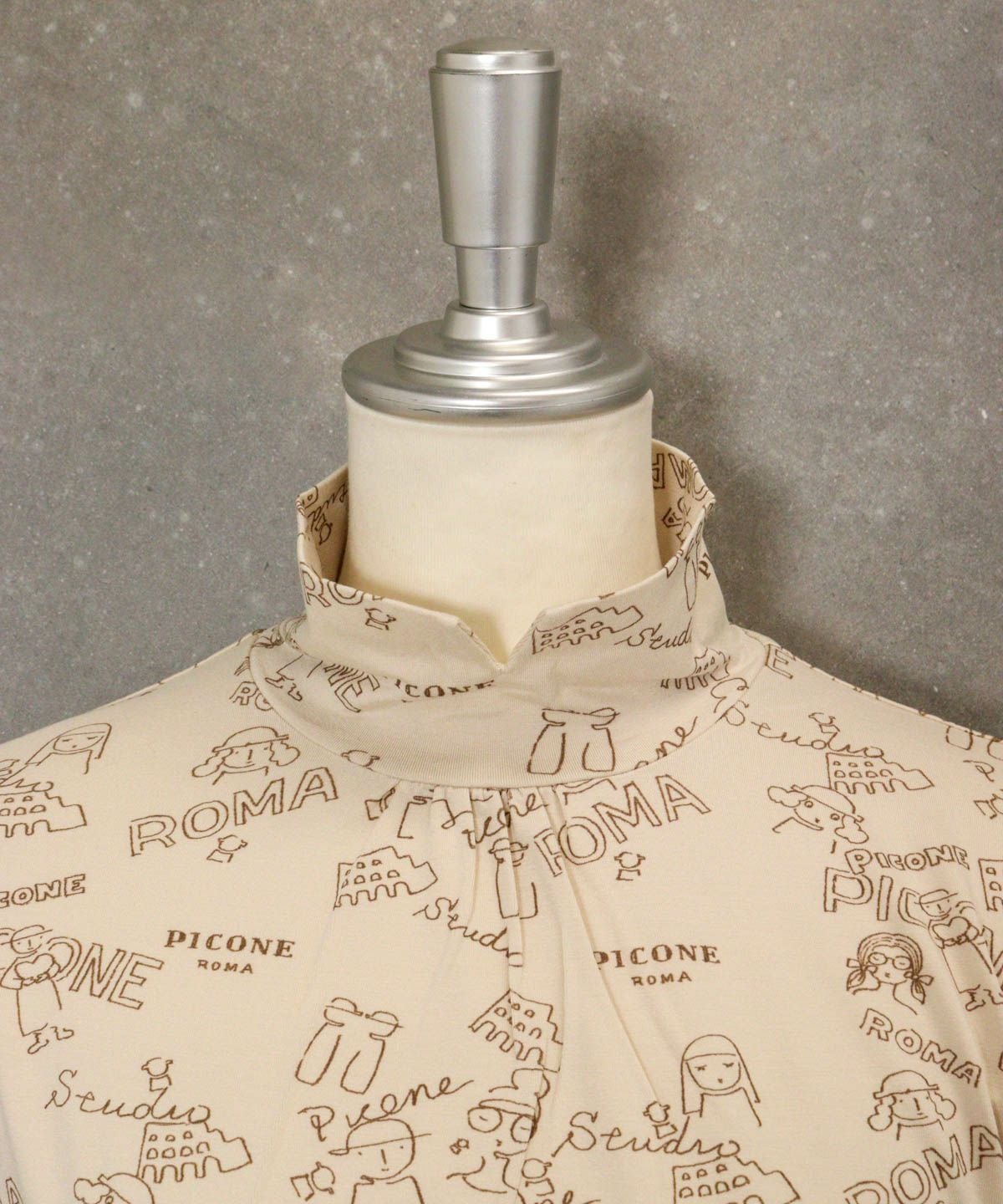 首元（ベージュ）