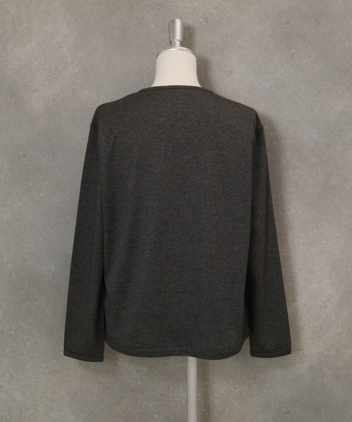 フロントワッペンプルオーバー(グレー)後ろ