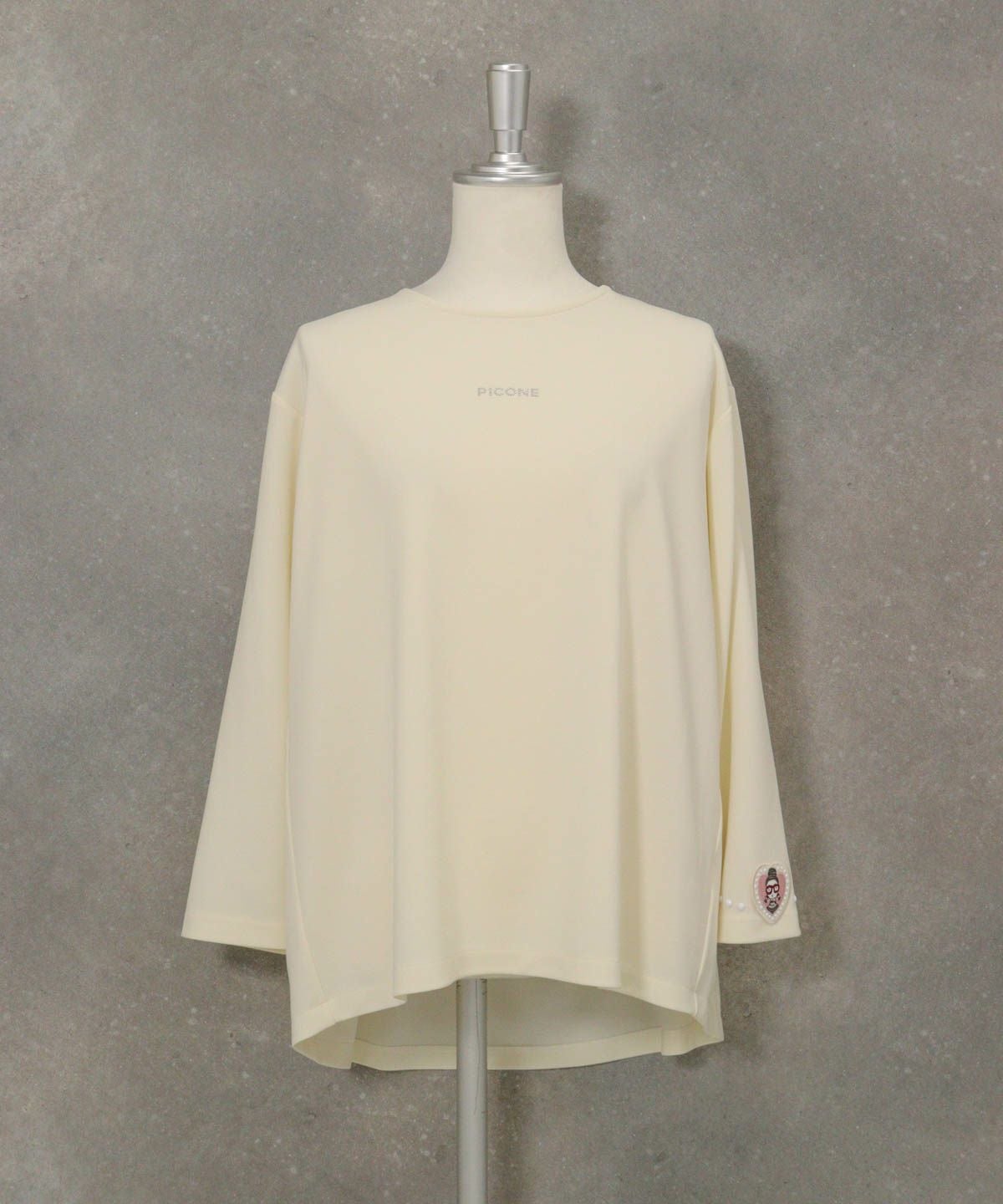 袖ワッペンバックギャザープルオーバー（ホワイト）