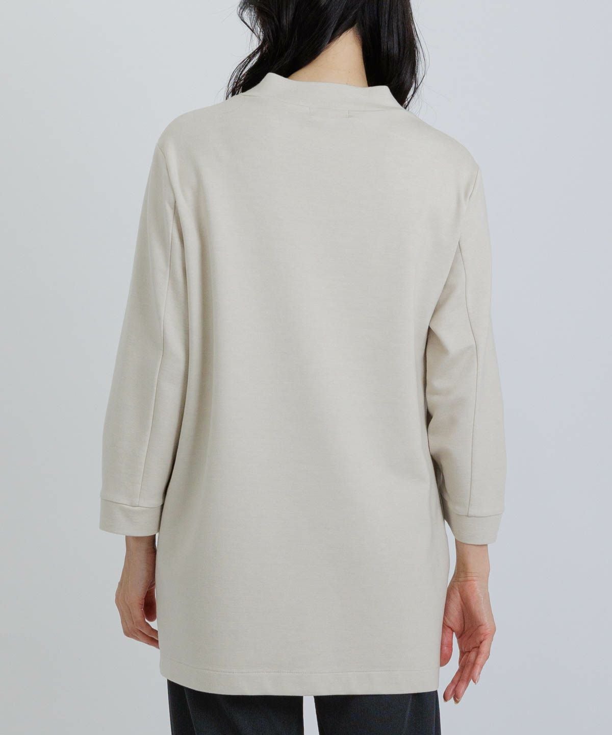 モデル着用画像（ベージュ）