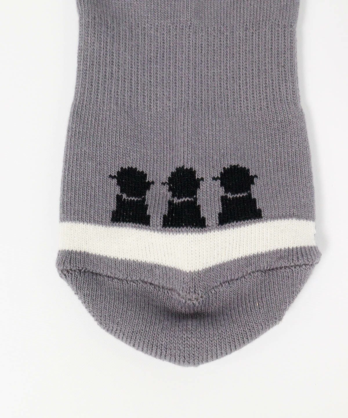 足先部分（グレー）