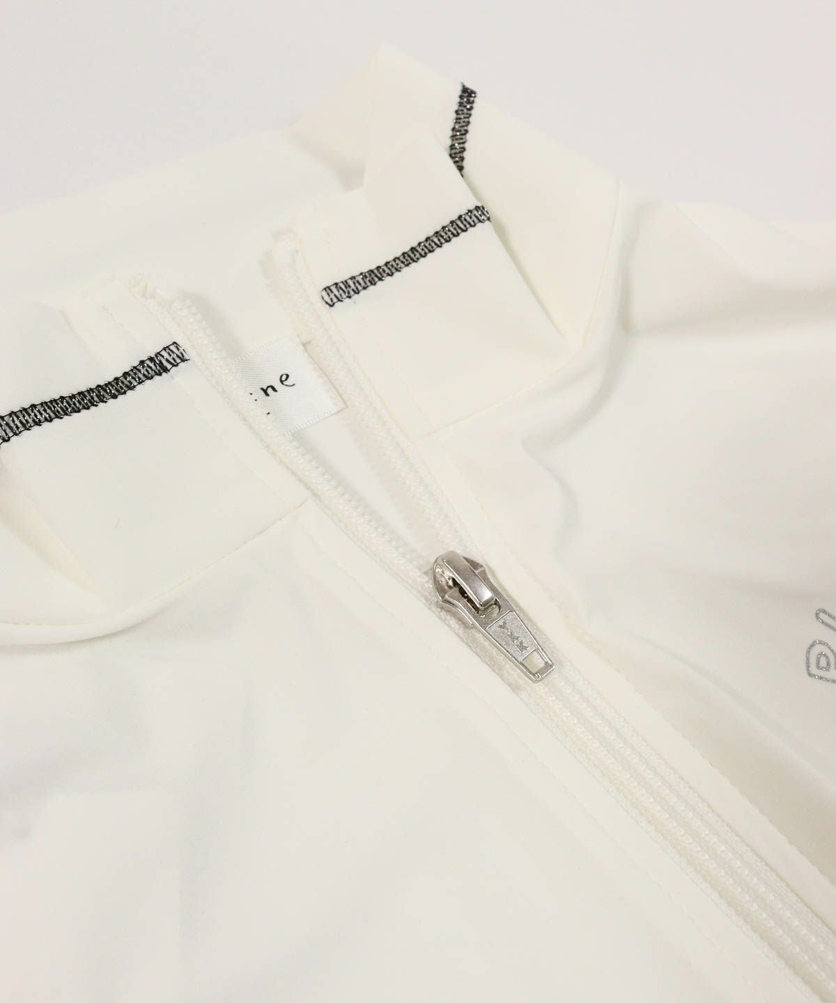 ファスナー部分（ホワイト）