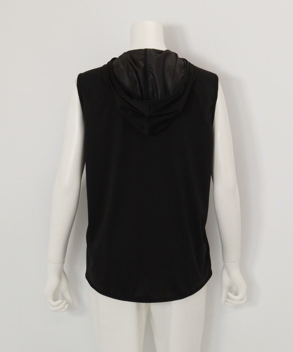 フード付きジップベスト(ブラック)後ろ