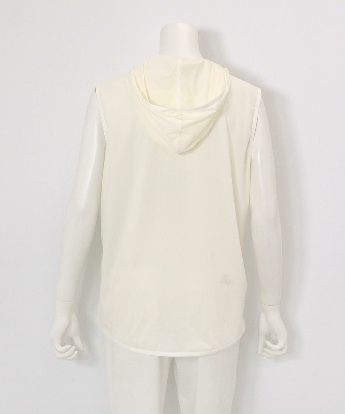 フード付きジップベスト(ホワイト)後ろ