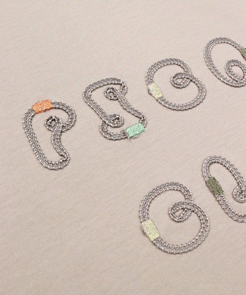 胸元デザイン部分（ライトグレー）