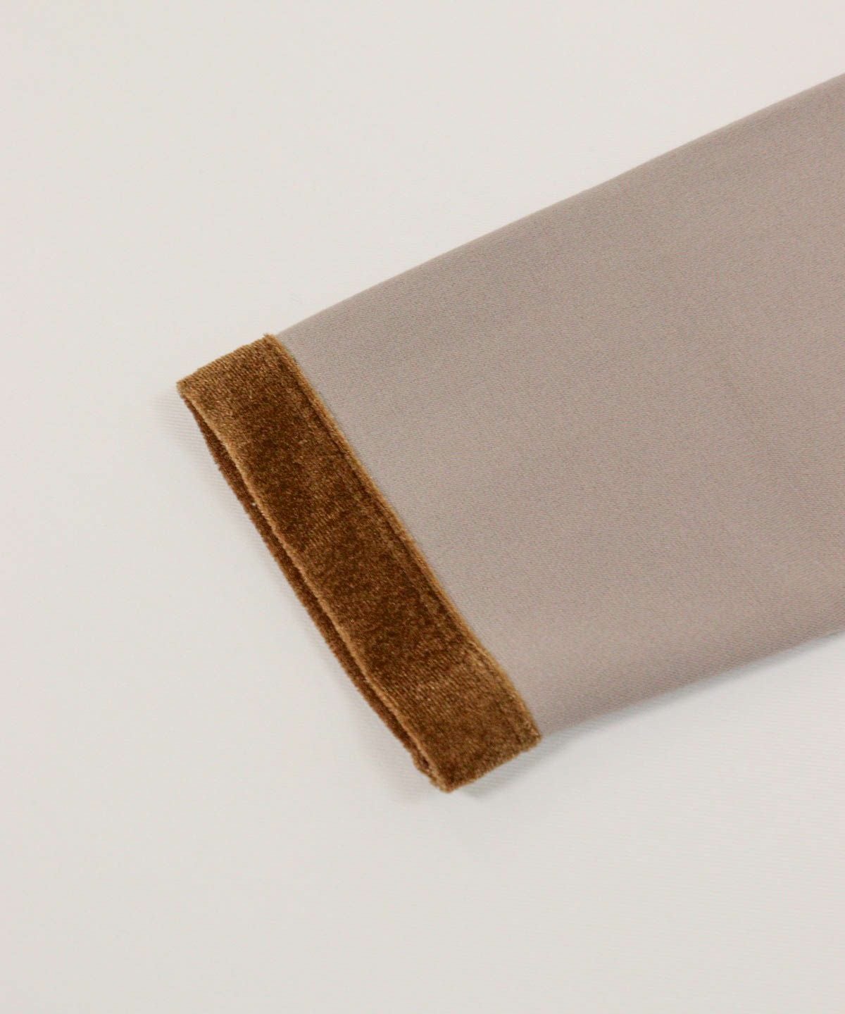 袖口部分（ベージュ）