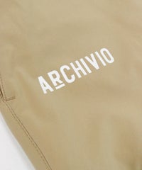 ロゴデザイン部分（ベージュ）