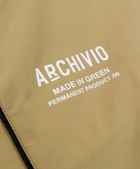 ロゴデザイン部分（ベージュ）