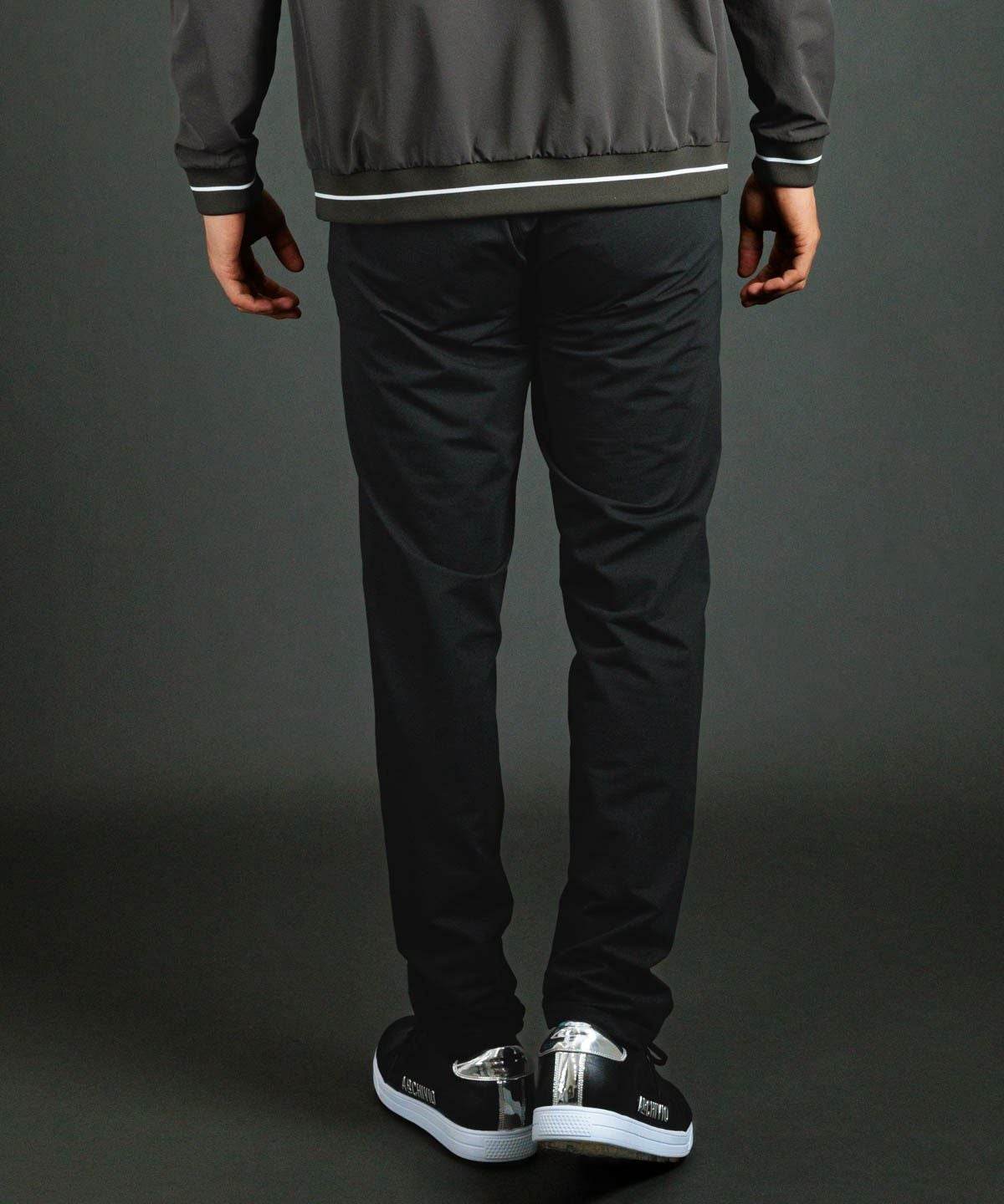 モデル着用画像（ブラック）