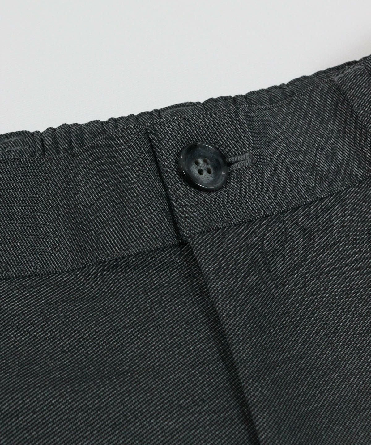 ウエスト部分（グレー）