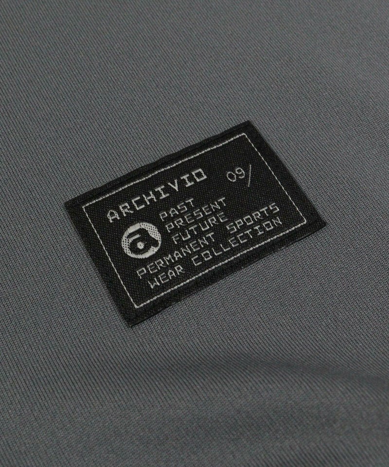 ロゴタグ部分（グレー）