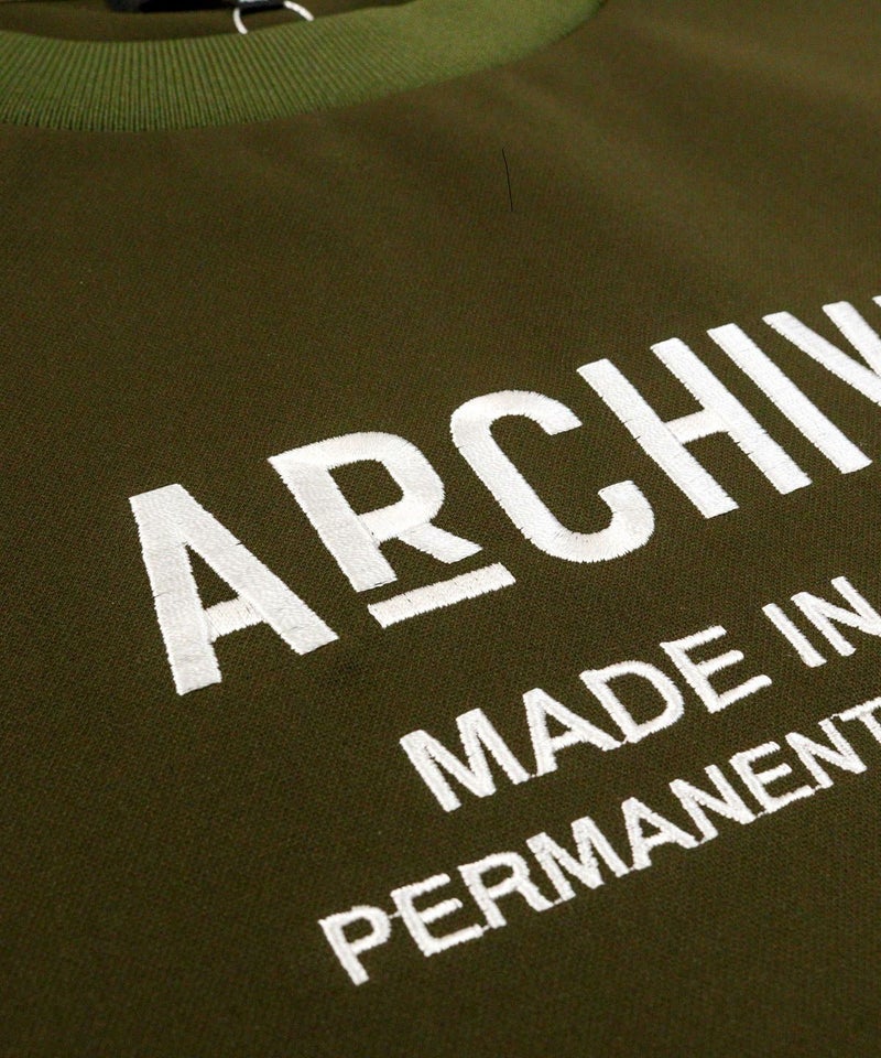 胸元デザイン部分（カーキ）