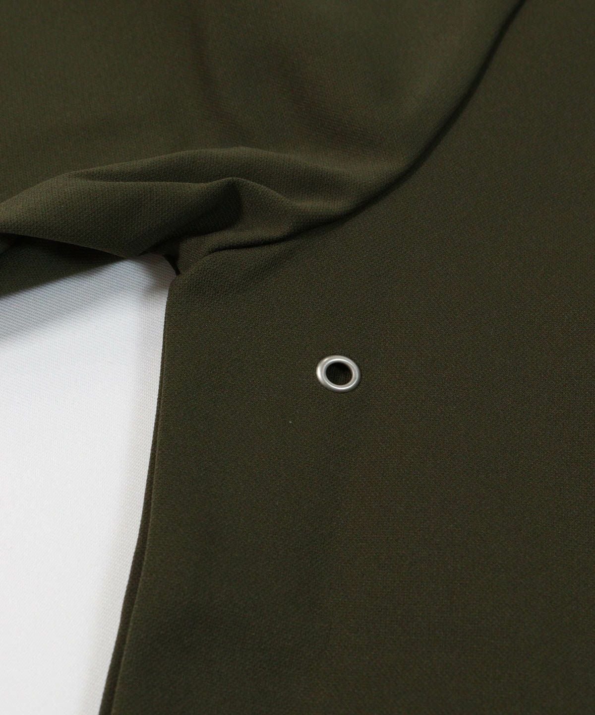 通気穴部分（カーキ）