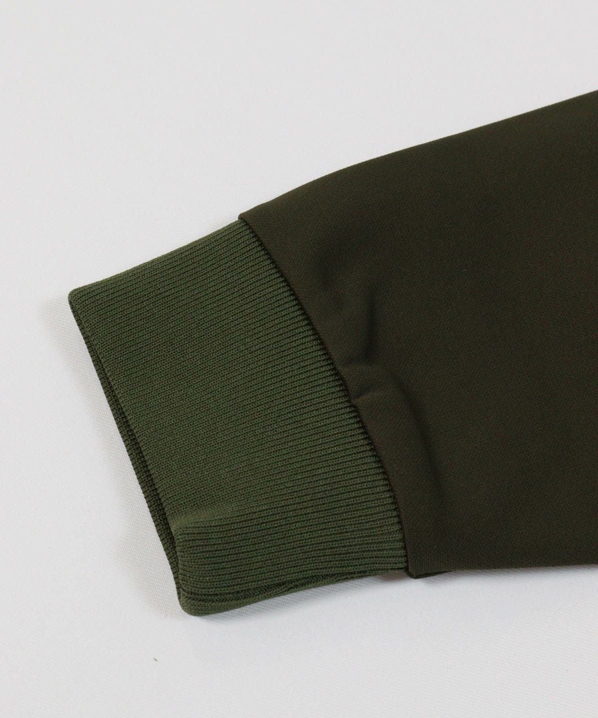 袖口部分（カーキ）