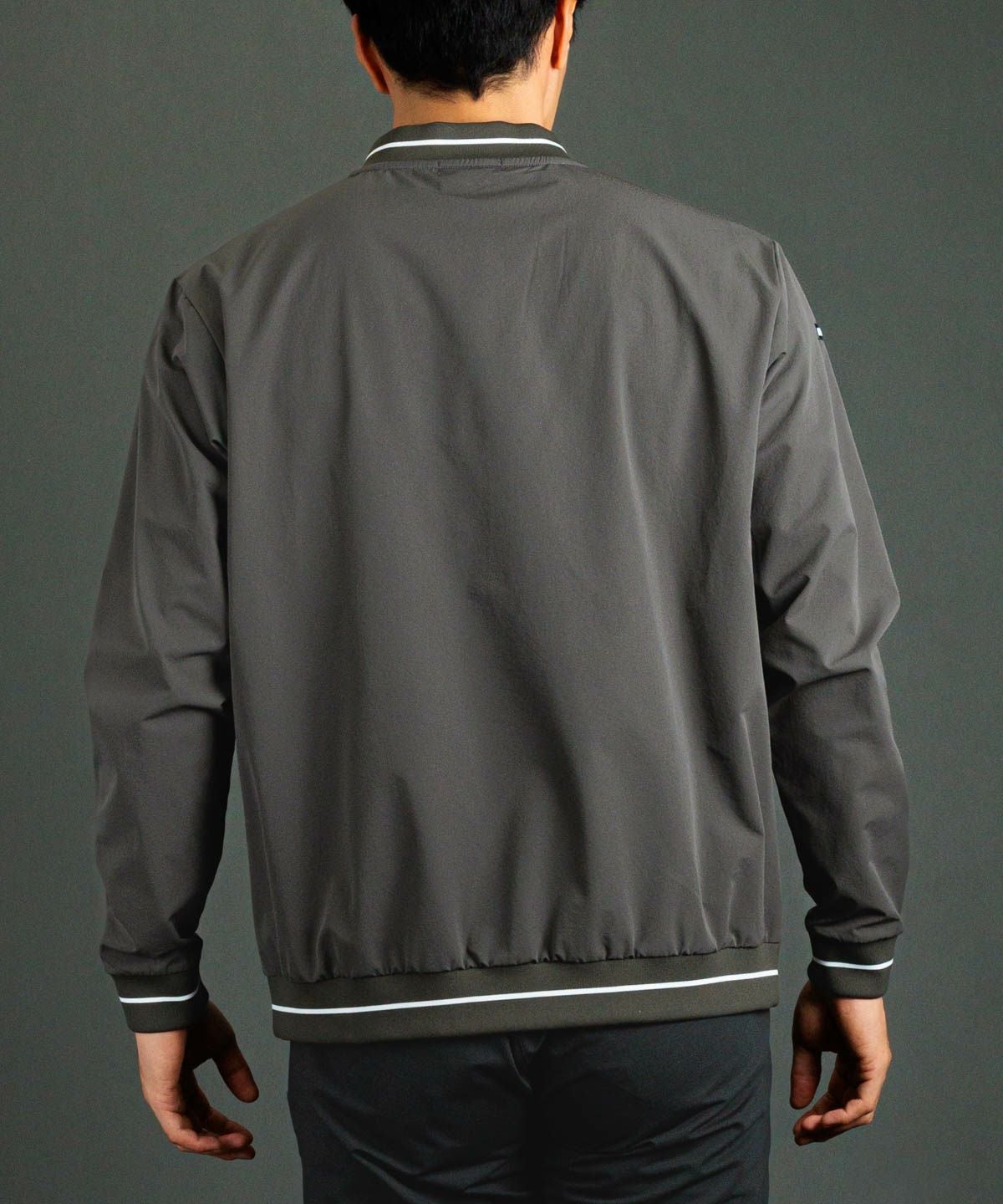 モデル着用画像（グレー）