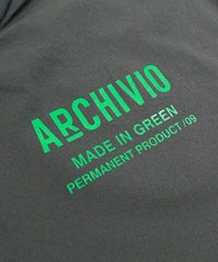 胸元デザイン部分（グレー）