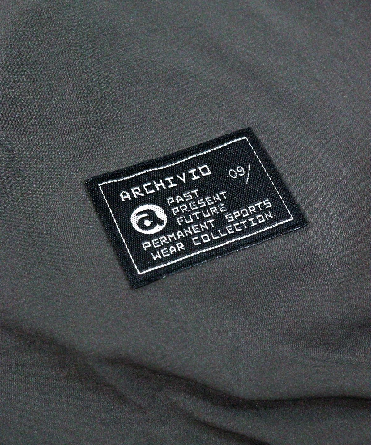 ワッペン部分（グレー）