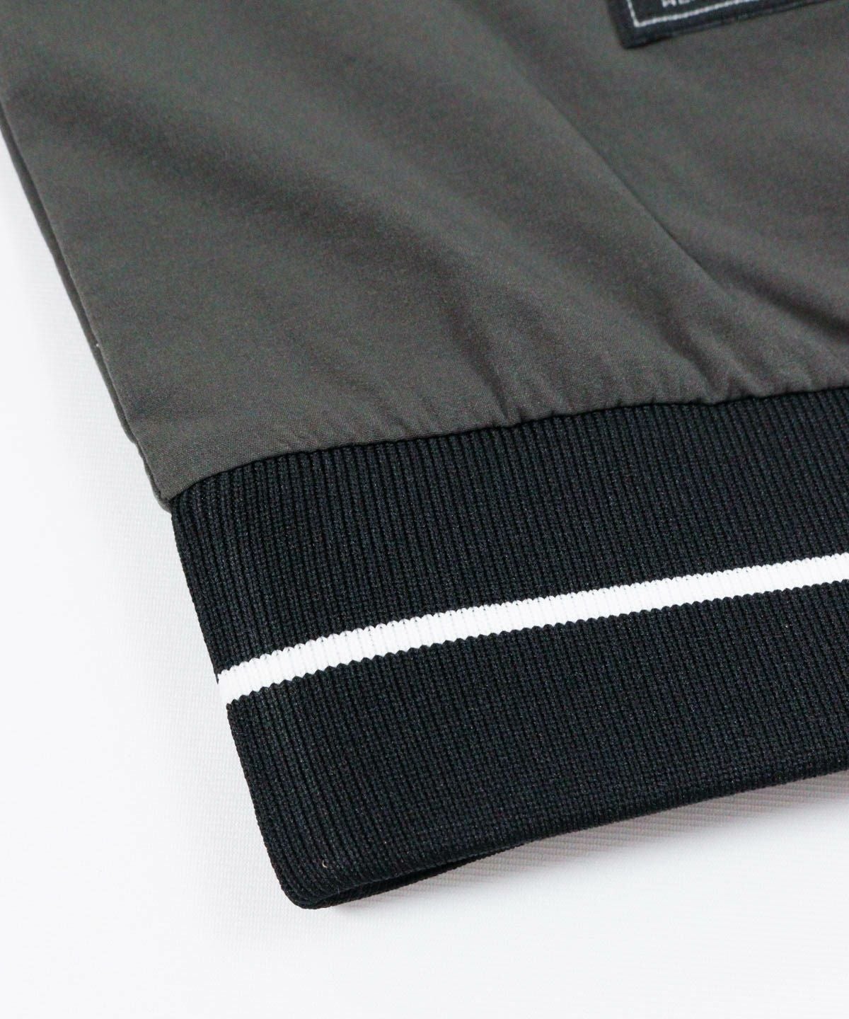 リブ部分（グレー）