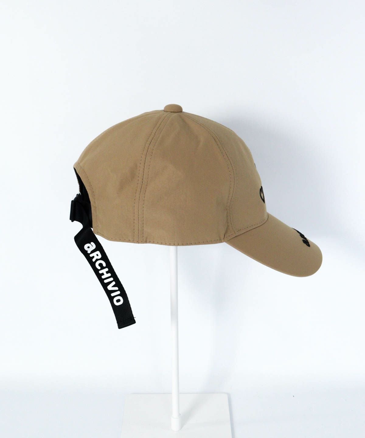 ウサロゴ刺繍撥水キャップ右横（キャメル）