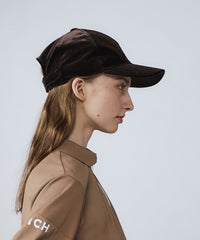 モデル着用画像（ブラウン）