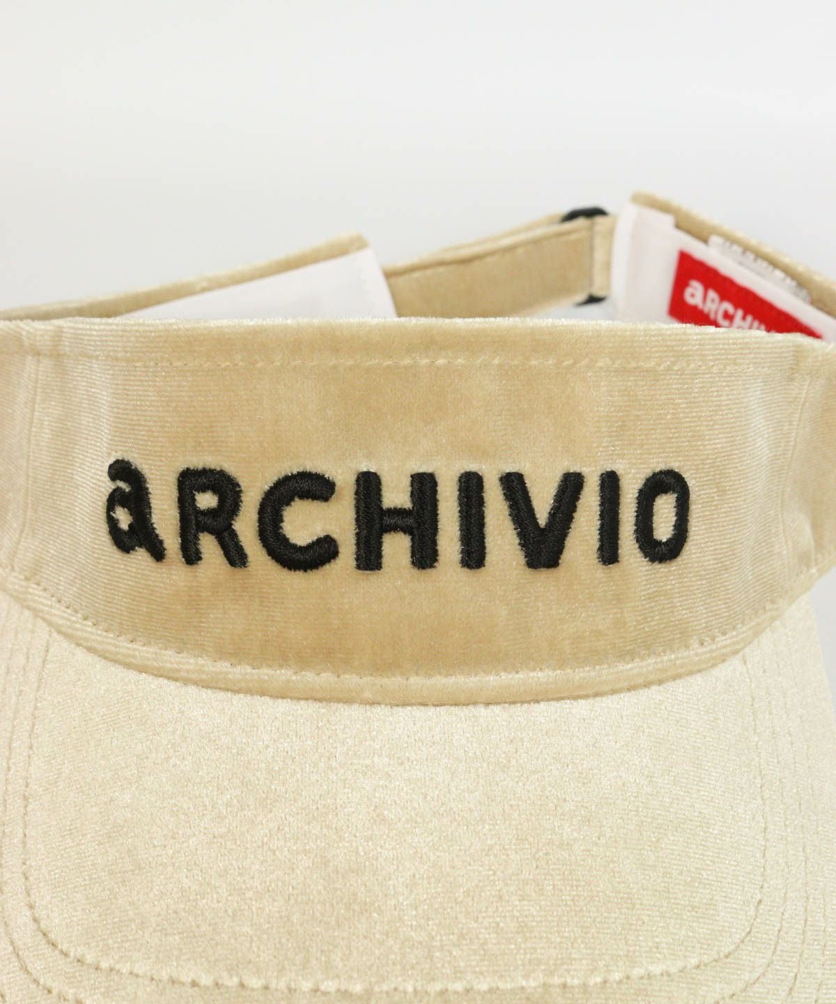 前ロゴデザイン部分（ベージュ）